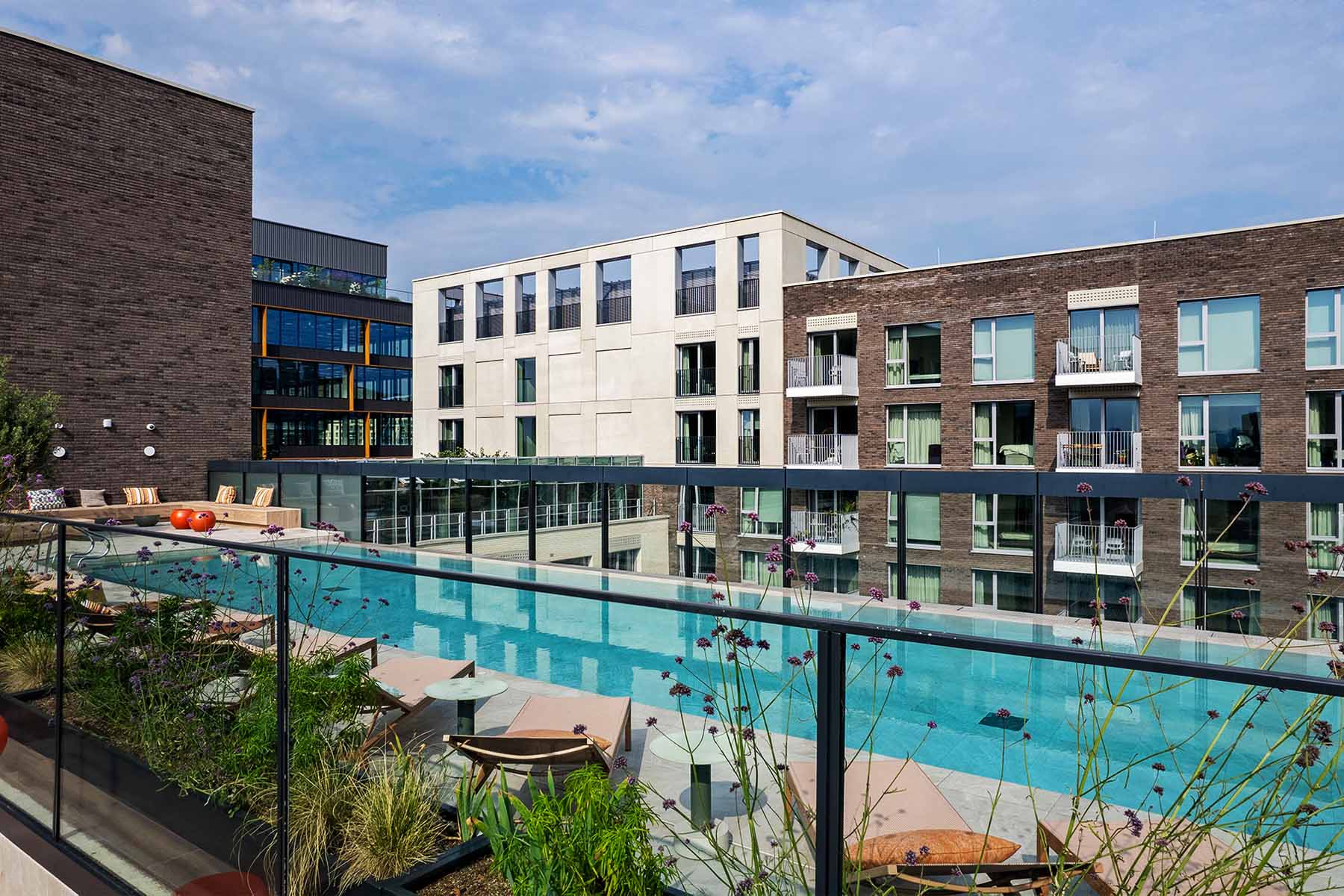 Nine Elms - Commercial Infinity Edge Pool | Aqua Platinum