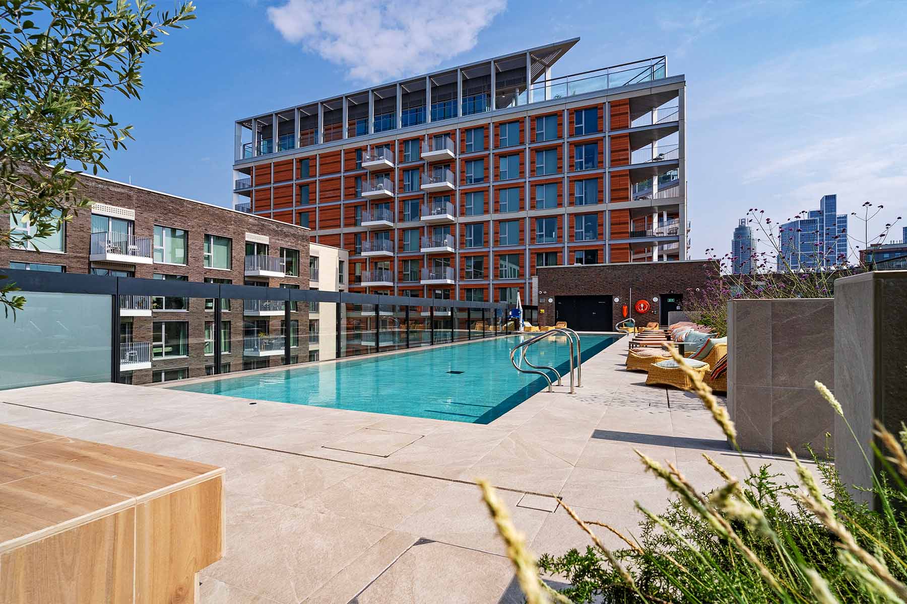 Nine Elms - Commercial Infinity Edge Pool | Aqua Platinum